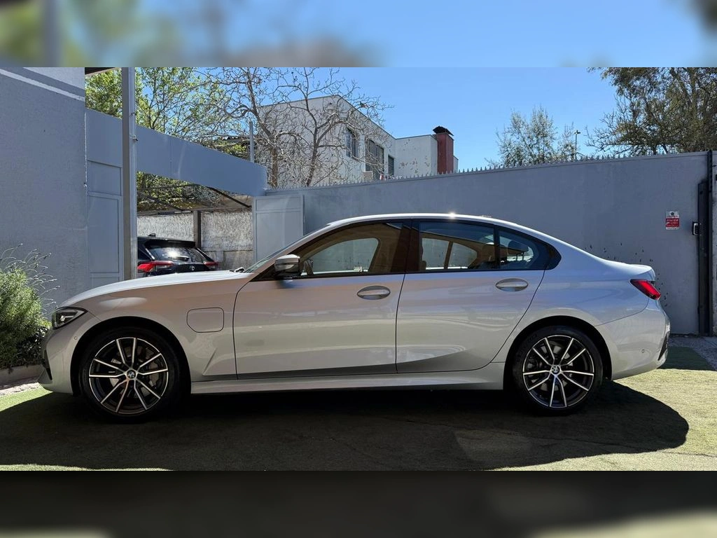 BMW 330 2.0 Sport E 4x2 año 2021