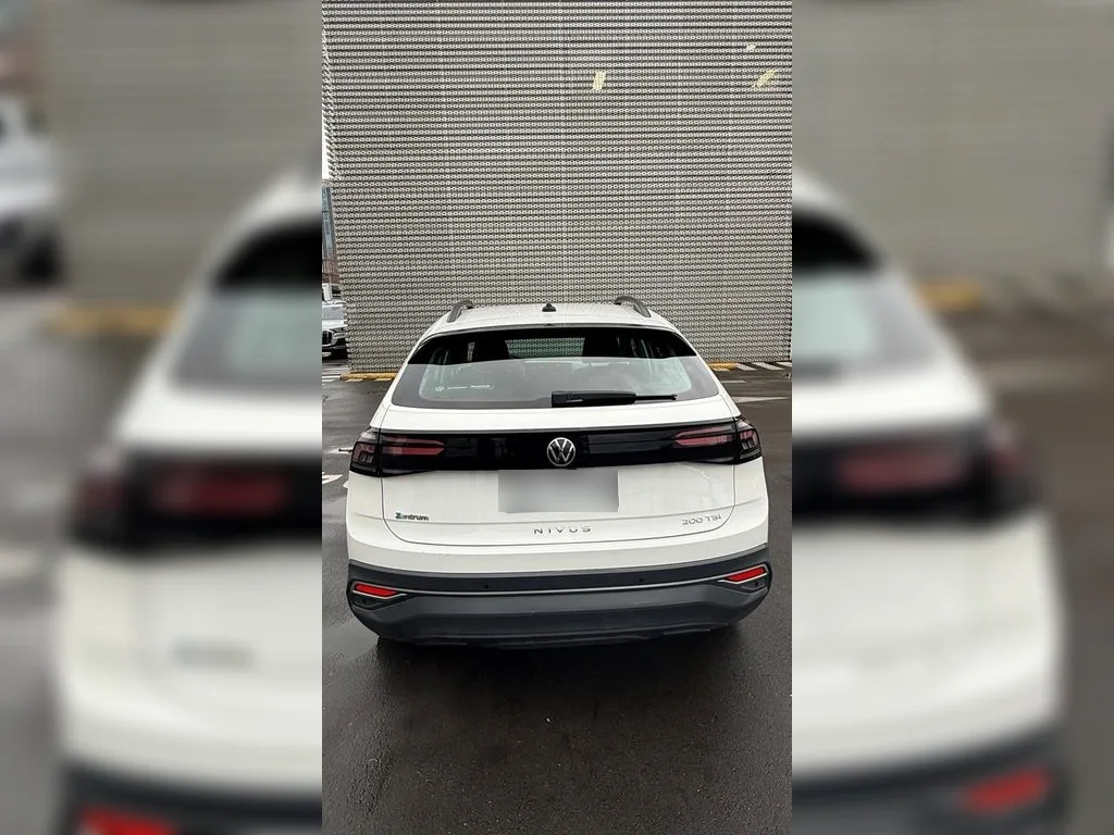 Volkswagen Nivus 1.0 Tsi Comfortline 4x2 At 5p año 2023