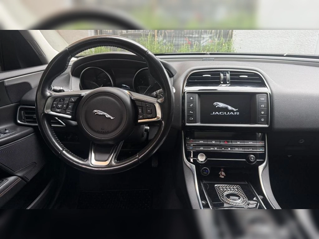 Jaguar Xe 2.0 D Prestige 4x2 At año 2019