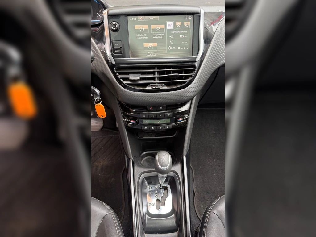 Peugeot 2008 1.2 Allure Puretech 4x2 Eat6 E6 5p año 2016