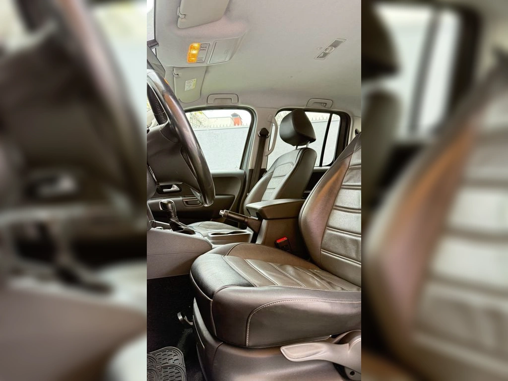 Volkswagen Amarok 2.0 Highline Diesel 4motion 4x4 Dob. Cab. At 4p año 2021