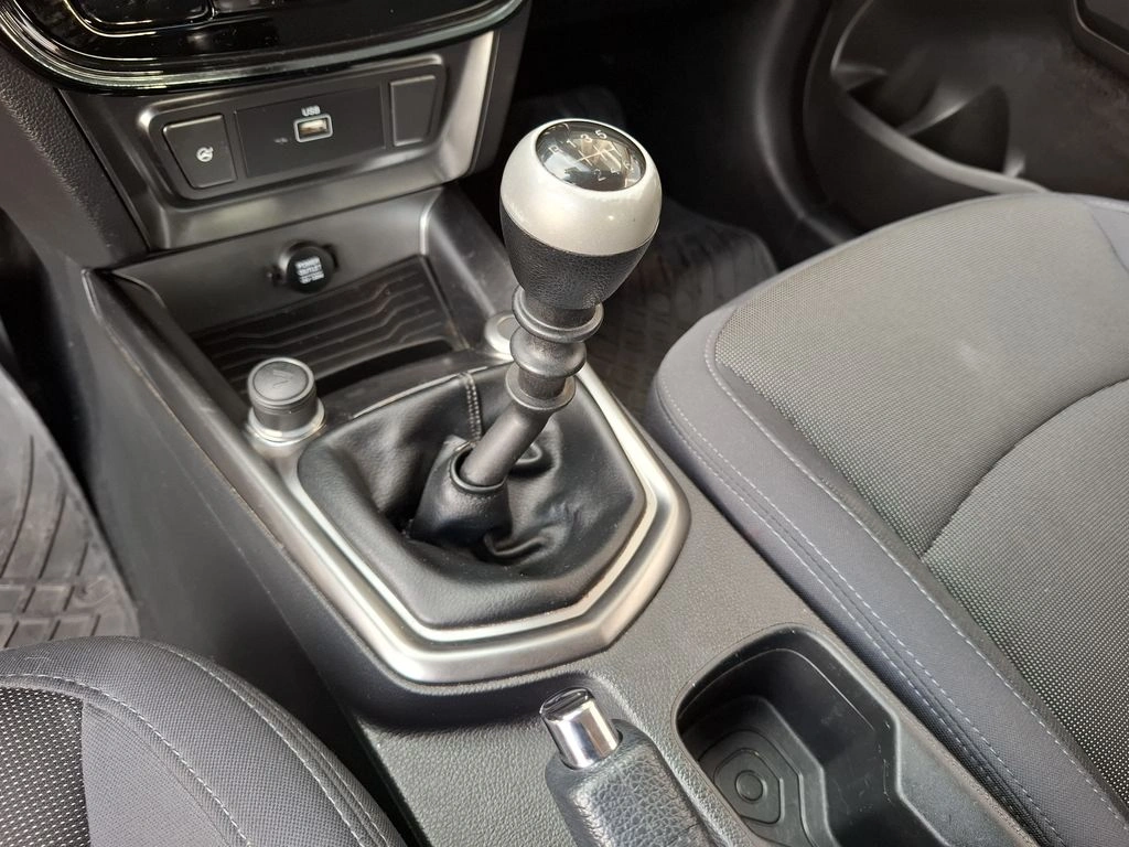 Ssangyong Tivoli Lx 1.6 año 2021