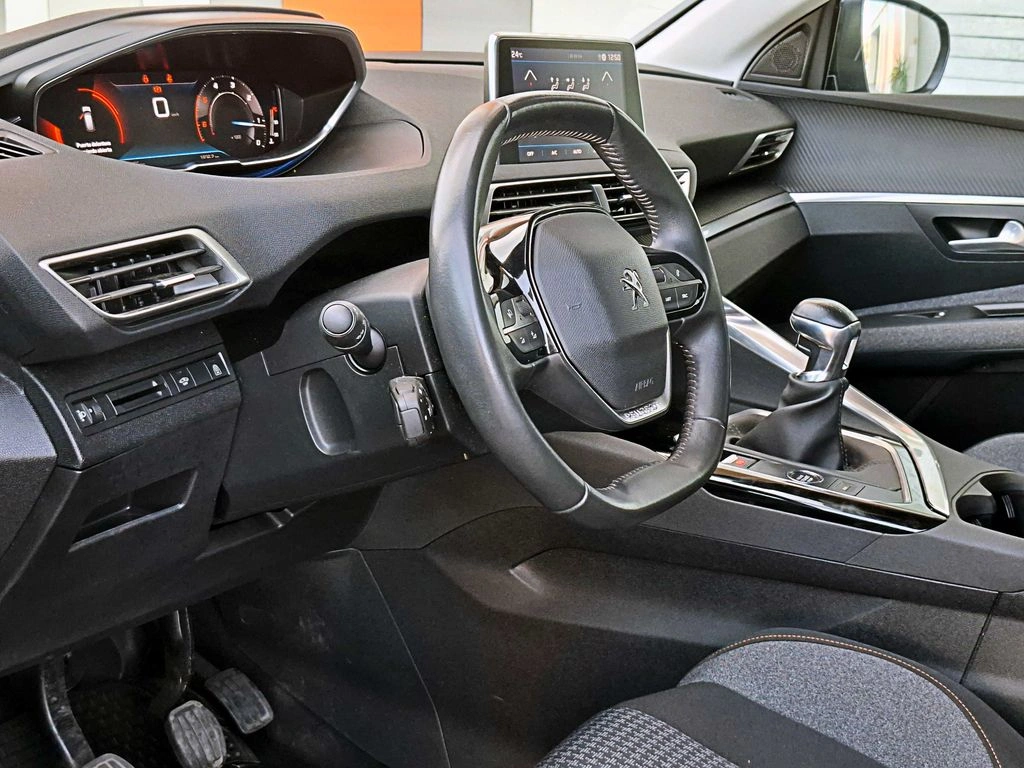 Peugeot 3008 1.5 Active Bluehdi 4x2 130 Mt6 5p año 2022