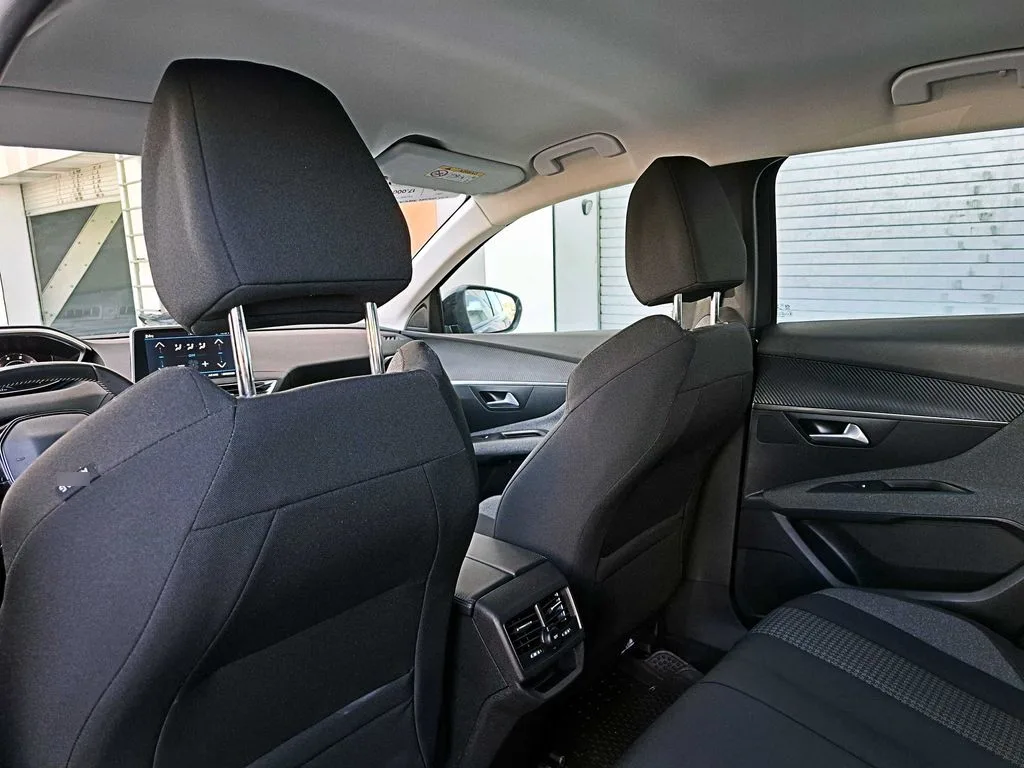 Peugeot 3008 1.5 Active Bluehdi 4x2 130 Mt6 5p año 2022