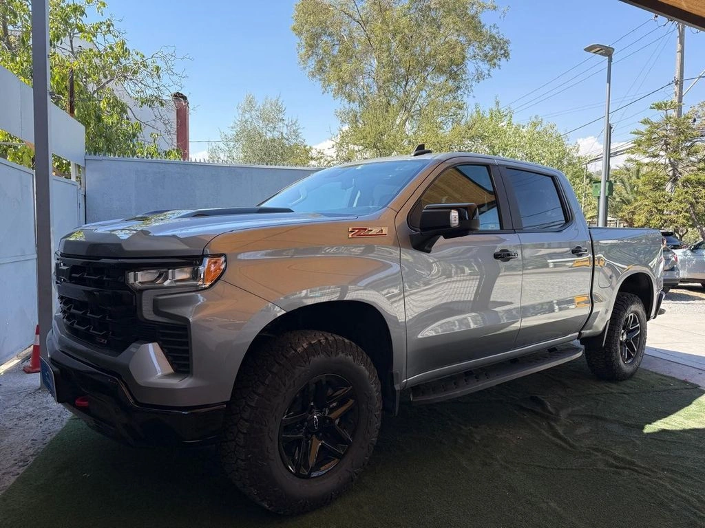Chevrolet Silverado 5.3 Lt R Trail Boss Z71 4x4 At 4p año 2025