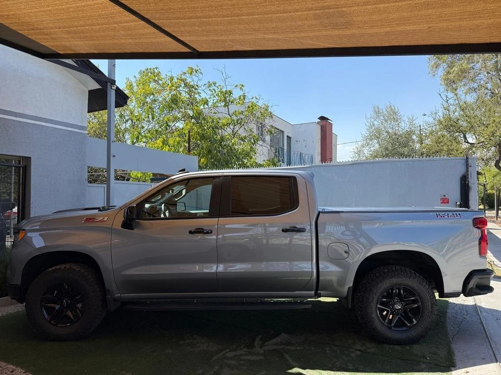 Chevrolet Silverado 5.3 Lt R Trail Boss Z71 4x4 At 4p año 2025