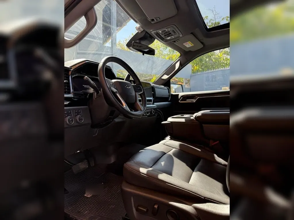 Chevrolet Silverado 5.3 Lt R Trail Boss Z71 4x4 At 4p año 2025