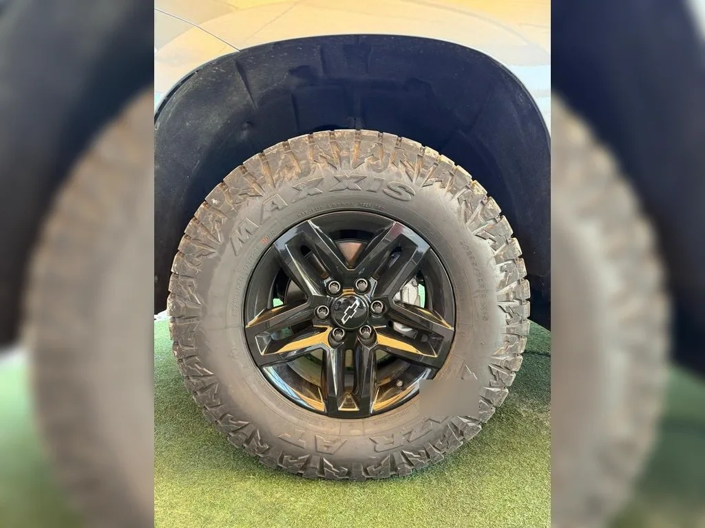 Chevrolet Silverado 5.3 Lt R Trail Boss Z71 4x4 At 4p año 2025