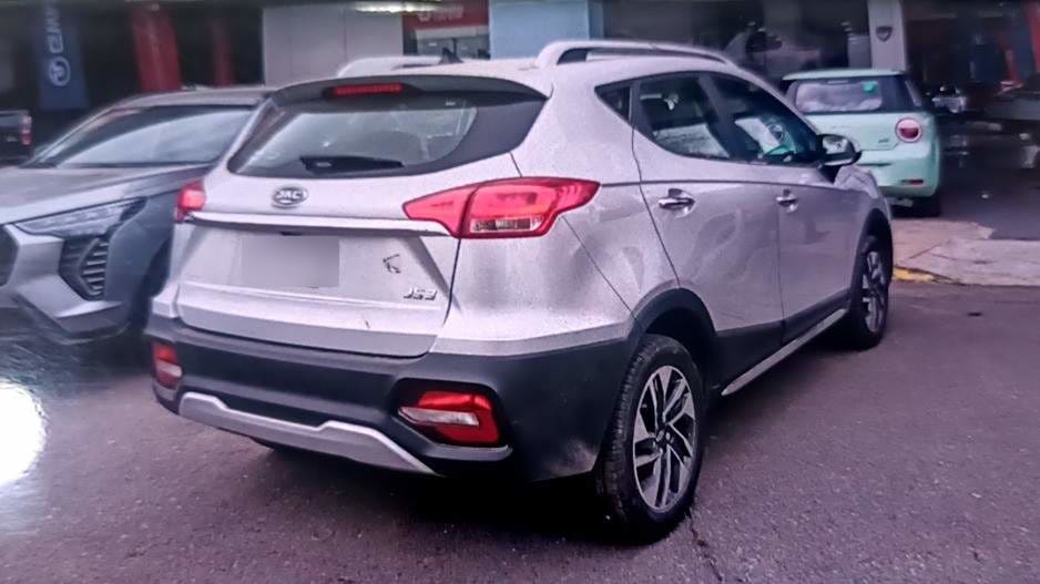 JAC Js3 1.6 Luxury 4x2 Cvt At 5p año 2023