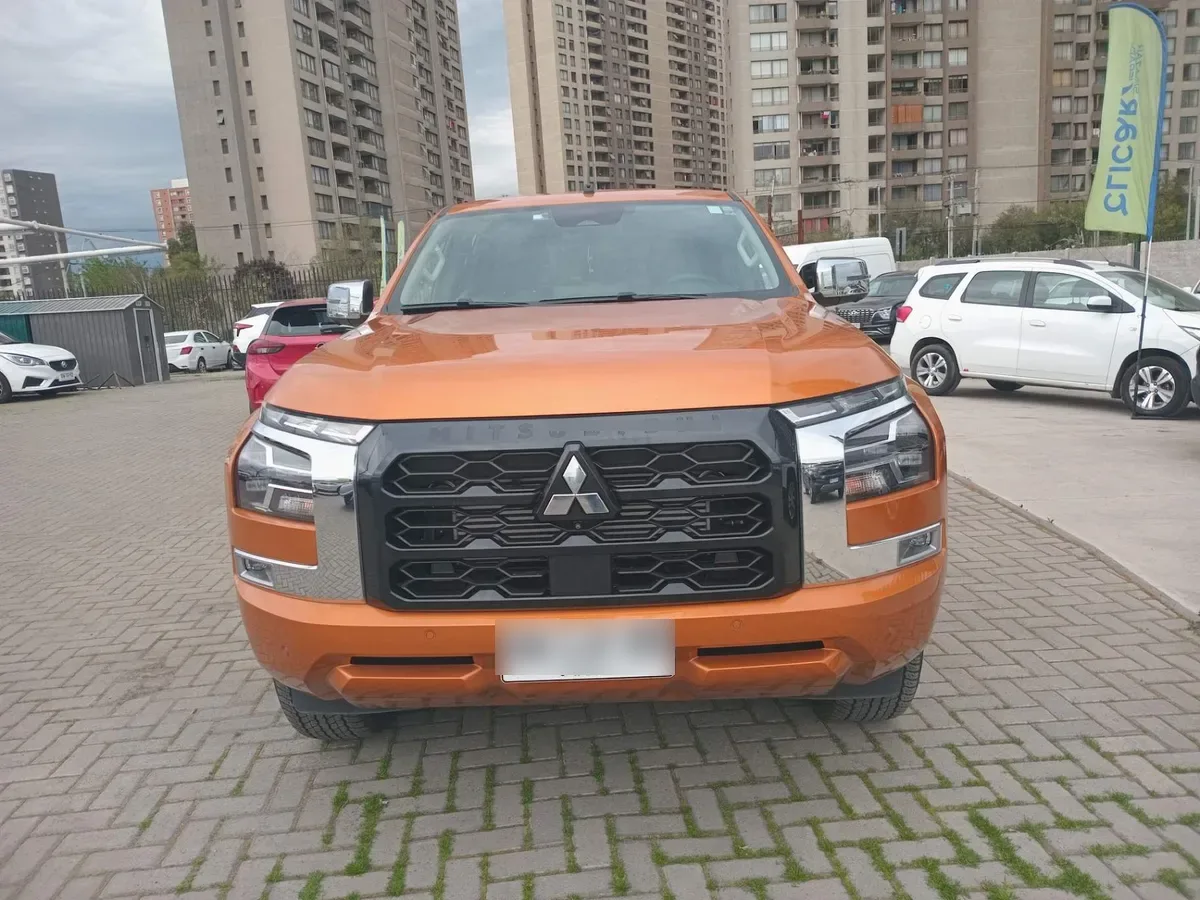 Mitsubishi L200 2.4 Dakar Xr Diesel 4x4 Dob. Cab. Euro6 At 4p año 2026
