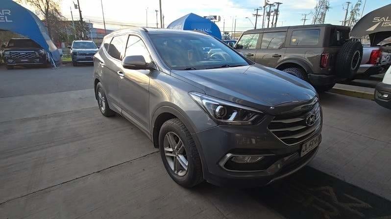 Hyundai Santa Fe 2.4 Gls 4wd Dm Wgn Mt 5p año 2017