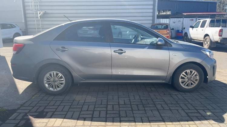 Kia Soluto 1.4 Lx 4x2 E6 Mt 4p año 2026