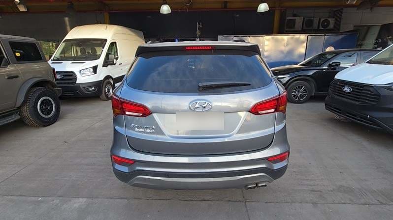 Hyundai Santa Fe 2.4 Gls 4wd Dm Wgn Mt 5p año 2017