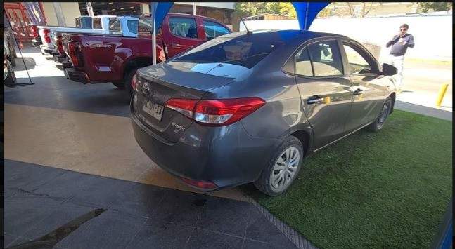 Toyota Yaris 1.5 Gli 4x2 Sdn Mt 4p año 2021