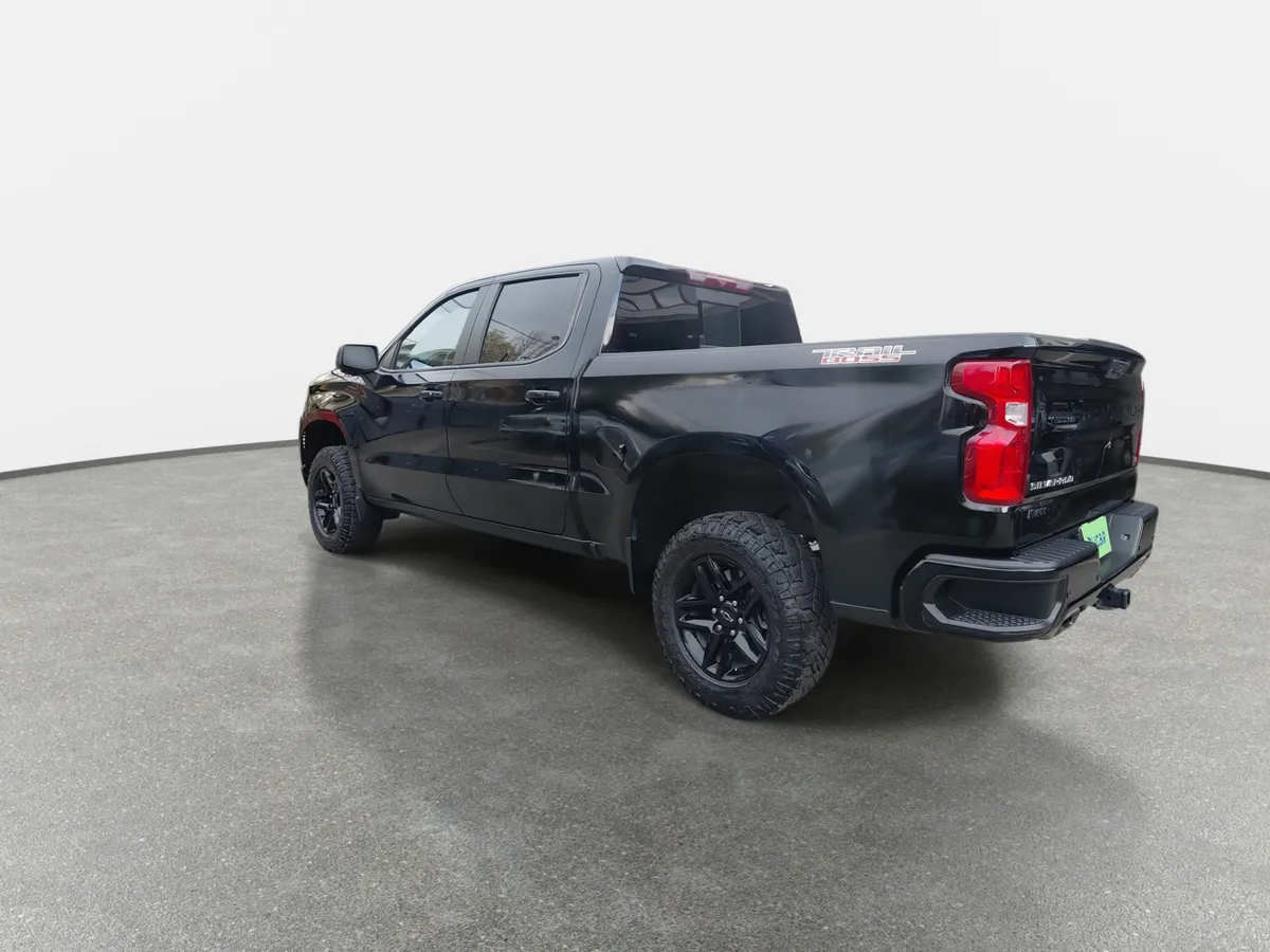 Chevrolet Silverado 5.3 Lt Trail Boss Z71 4x4 At 4p año 2023