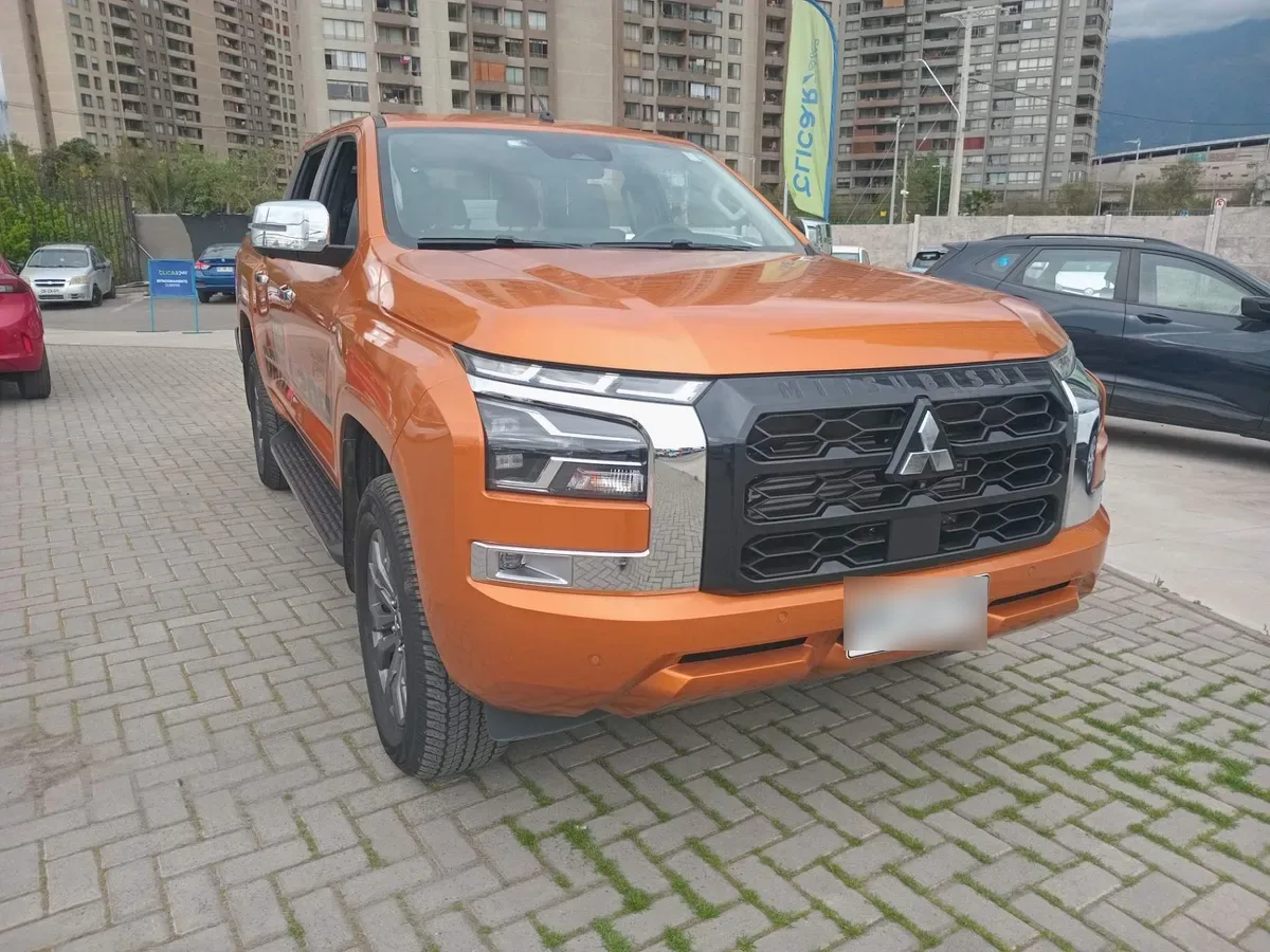 Mitsubishi L200 2.4 Dakar Xr Diesel 4x4 Dob. Cab. Euro6 At 4p año 2026
