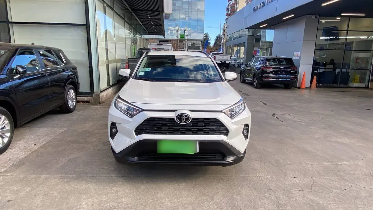 Toyota Rav 4 2.0 Xle 4x2 Cvt At 5p año 2022
