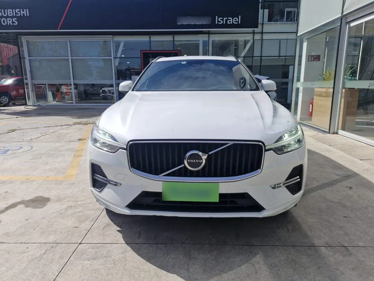 Volvo Xc60 2.0 B5 Plus Hybrid Awd At 5p año 2024