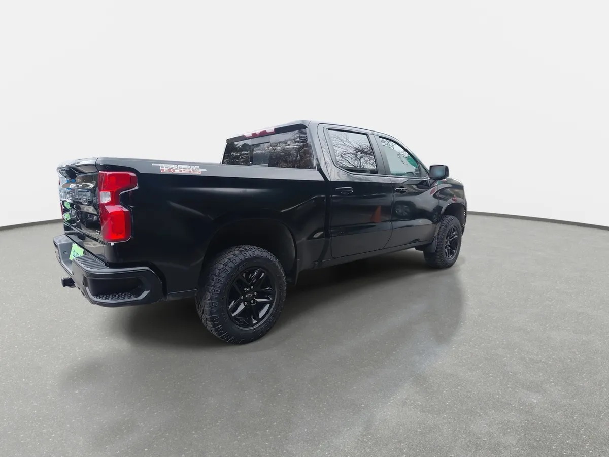 Chevrolet Silverado 5.3 Lt Trail Boss Z71 4x4 At 4p año 2023