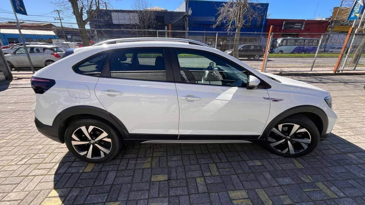 Volkswagen Nivus 1.0 Tsi Highline 4x2 At 5p año 2025