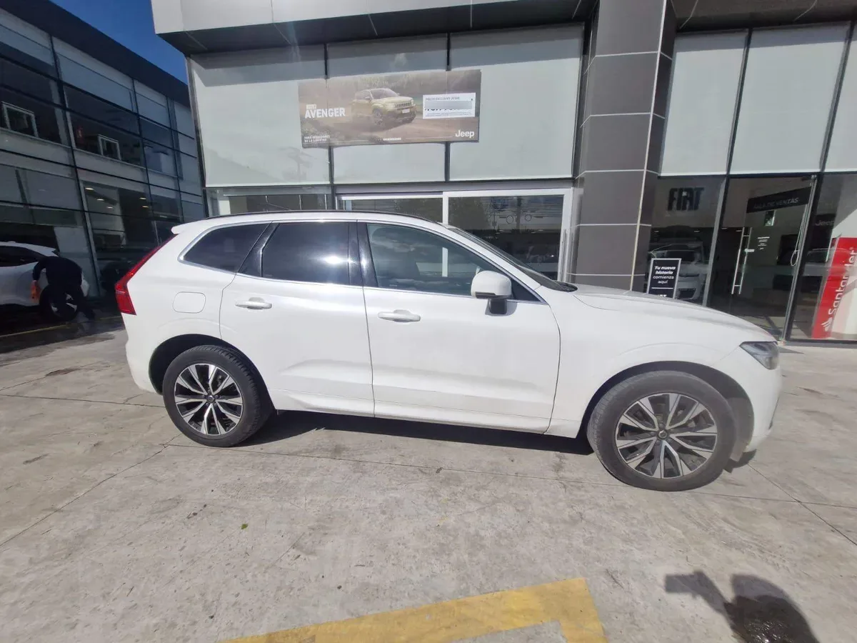 Volvo Xc60 2.0 B5 Plus Hybrid Awd At 5p año 2024