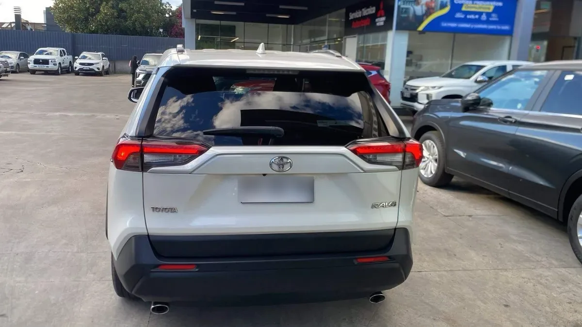 Toyota Rav 4 2.0 Xle 4x2 Cvt At 5p año 2022