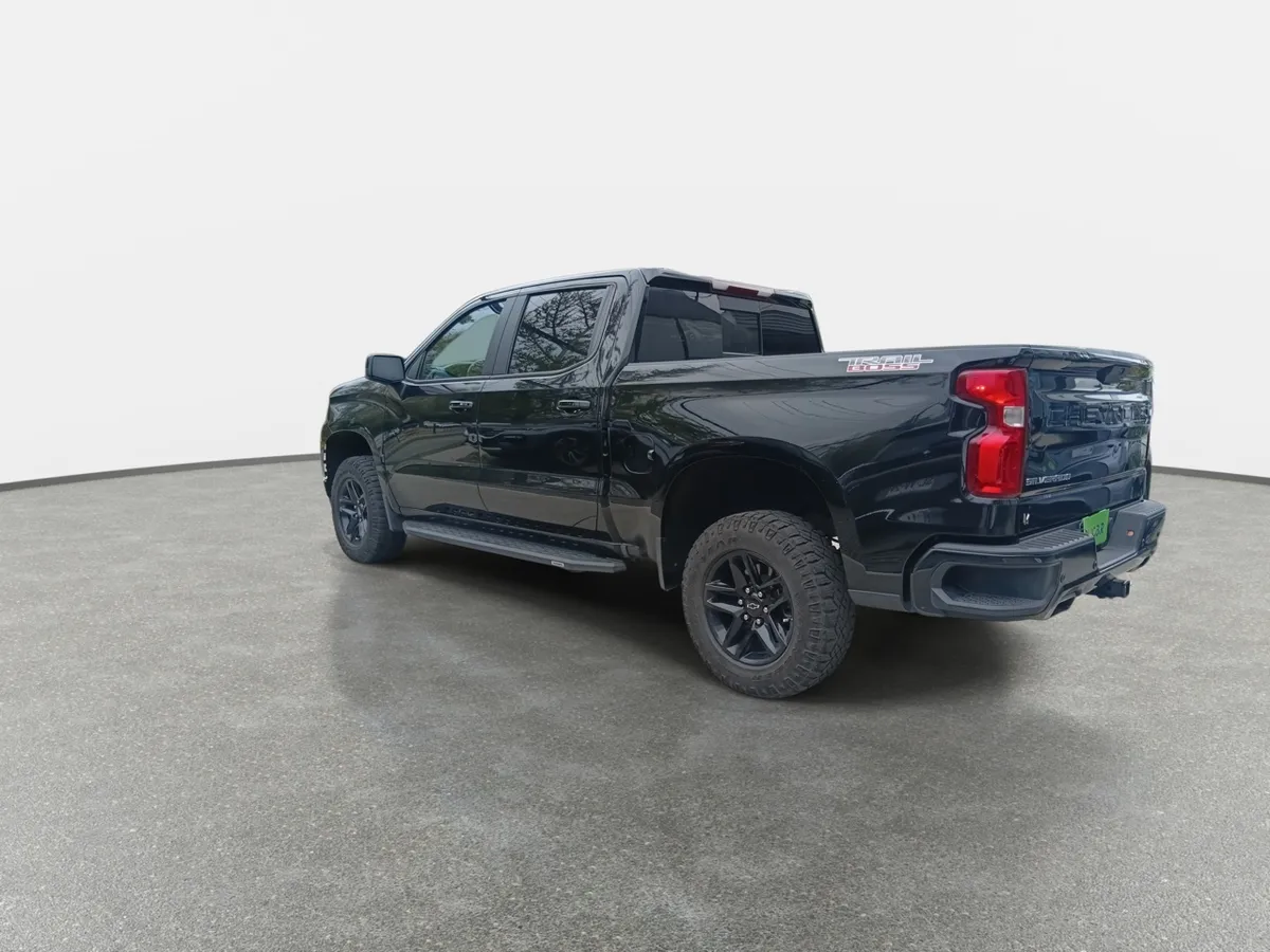Chevrolet Silverado 5.3 Lt Trailboss Z71 4x4 At 4p año 2021