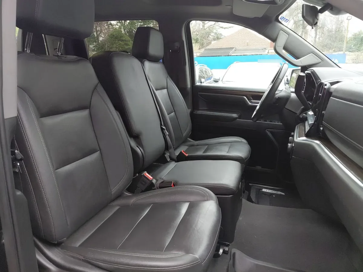 Chevrolet Silverado 5.3 Lt Trail Boss Z71 4x4 At 4p año 2023