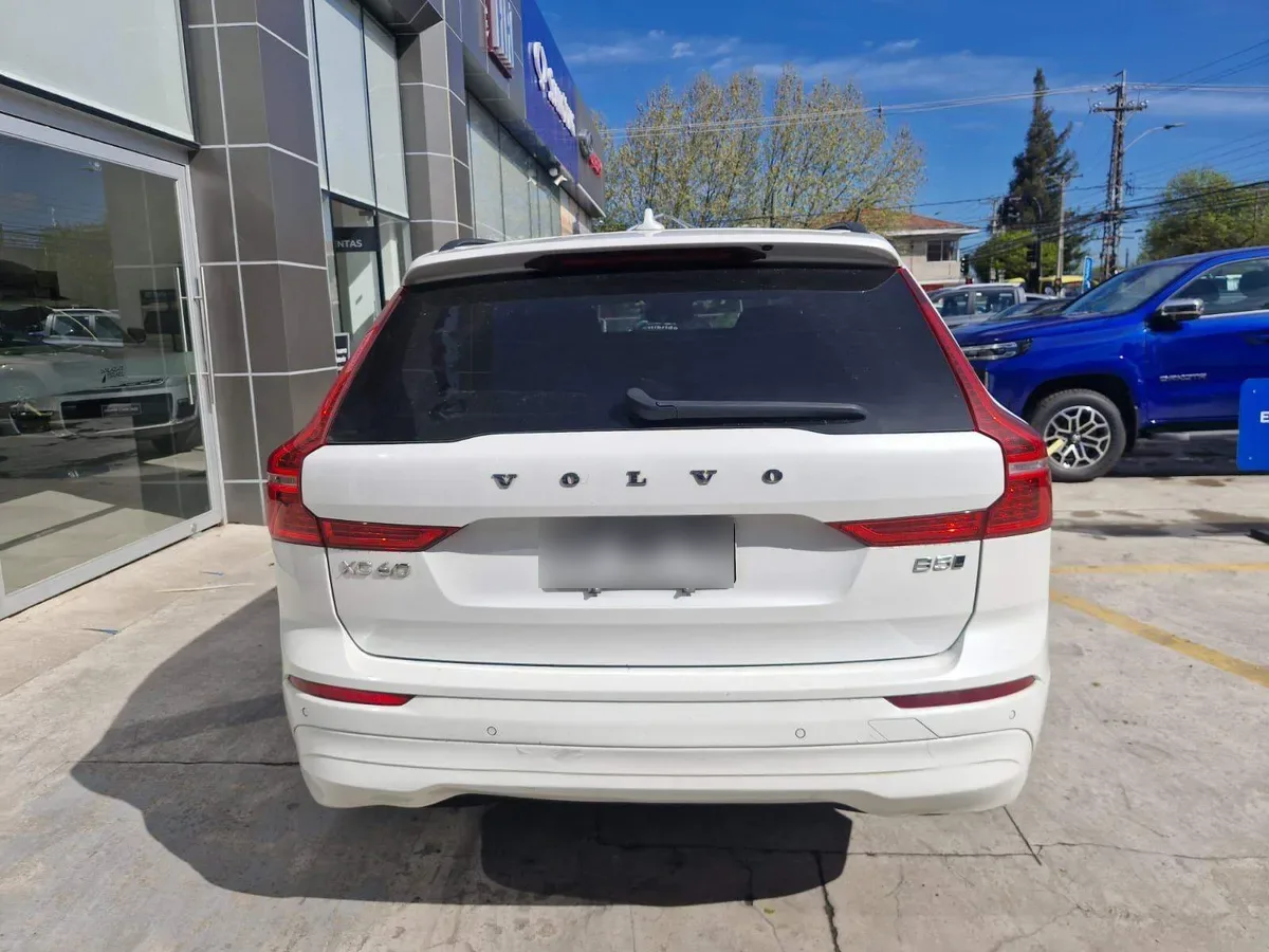 Volvo Xc60 2.0 B5 Plus Hybrid Awd At 5p año 2024