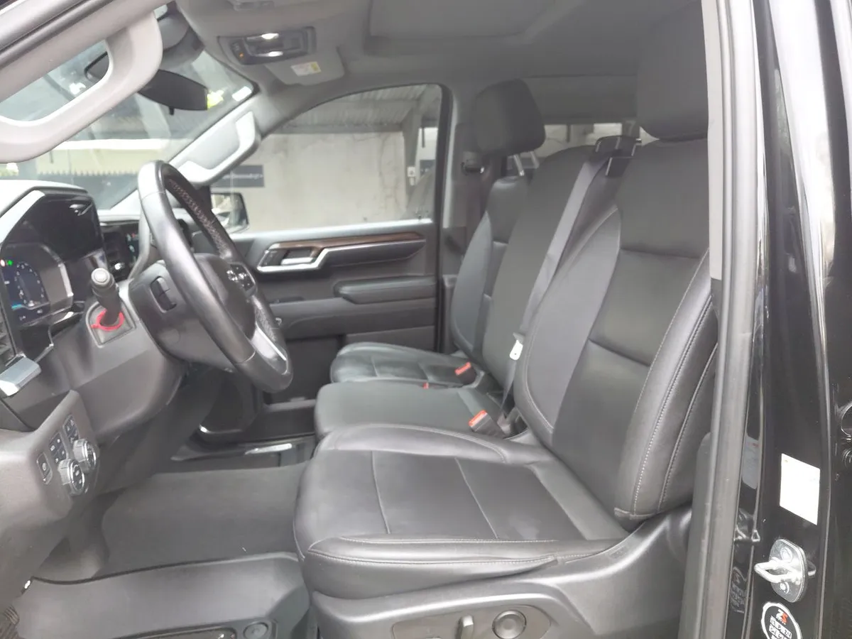 Chevrolet Silverado 5.3 Lt Trail Boss Z71 4x4 At 4p año 2023