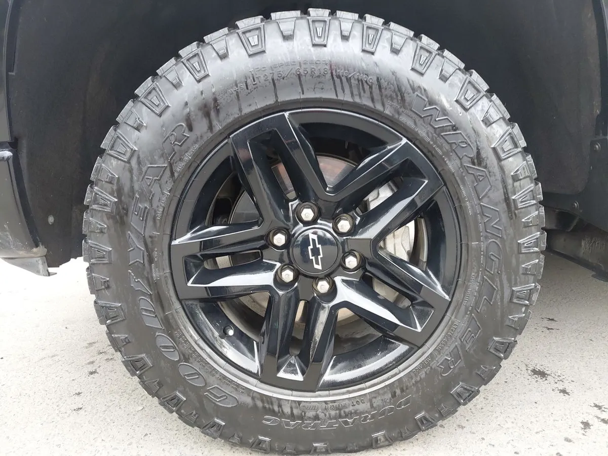 Chevrolet Silverado 5.3 Lt Trail Boss Z71 4x4 At 4p año 2023
