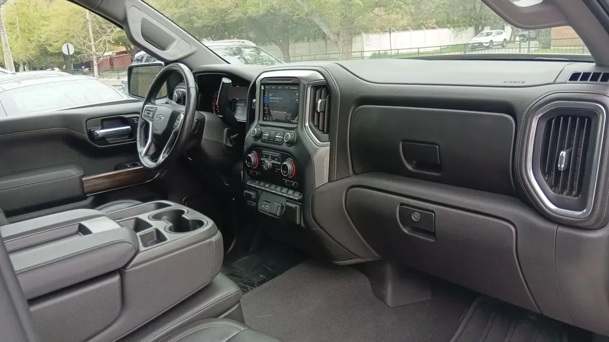 Chevrolet Silverado 5.3 Lt Trailboss Z71 4x4 At 4p año 2021