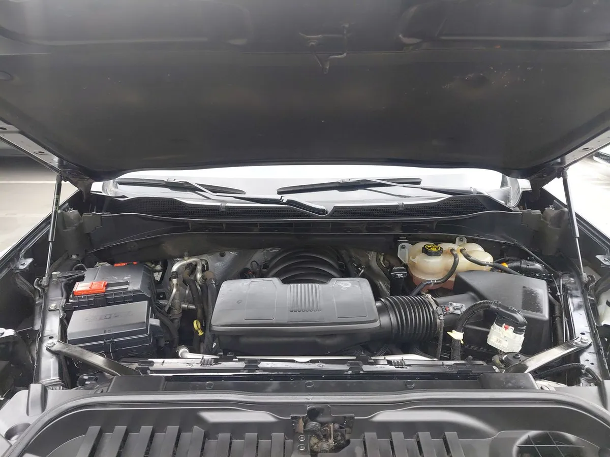 Chevrolet Silverado 5.3 Lt Trail Boss Z71 4x4 At 4p año 2023
