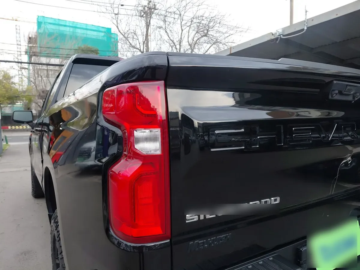 Chevrolet Silverado 5.3 Lt Trail Boss Z71 4x4 At 4p año 2023