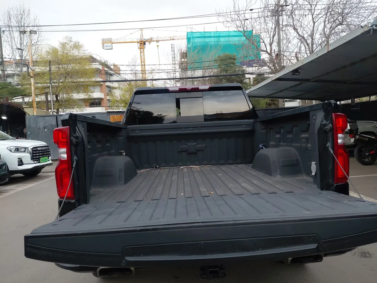Chevrolet Silverado 5.3 Lt Trail Boss Z71 4x4 At 4p año 2023
