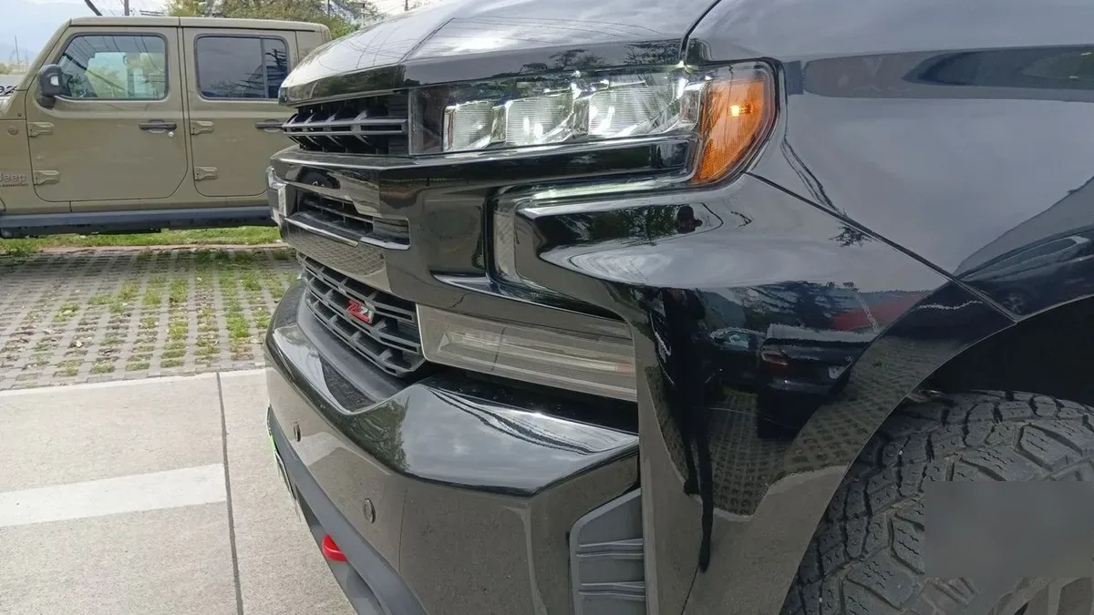 Chevrolet Silverado 5.3 Lt Trailboss Z71 4x4 At 4p año 2021