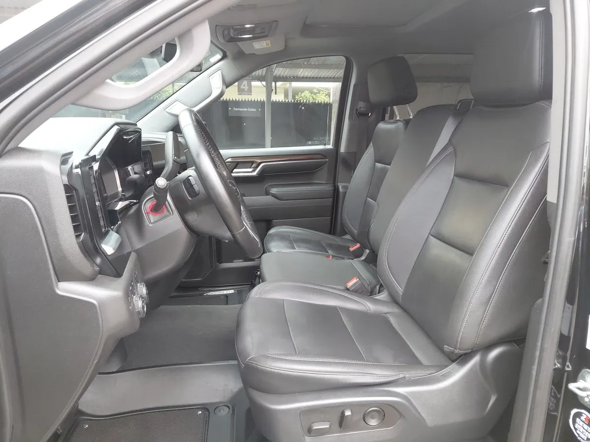 Chevrolet Silverado 5.3 Lt Trail Boss Z71 4x4 At 4p año 2023