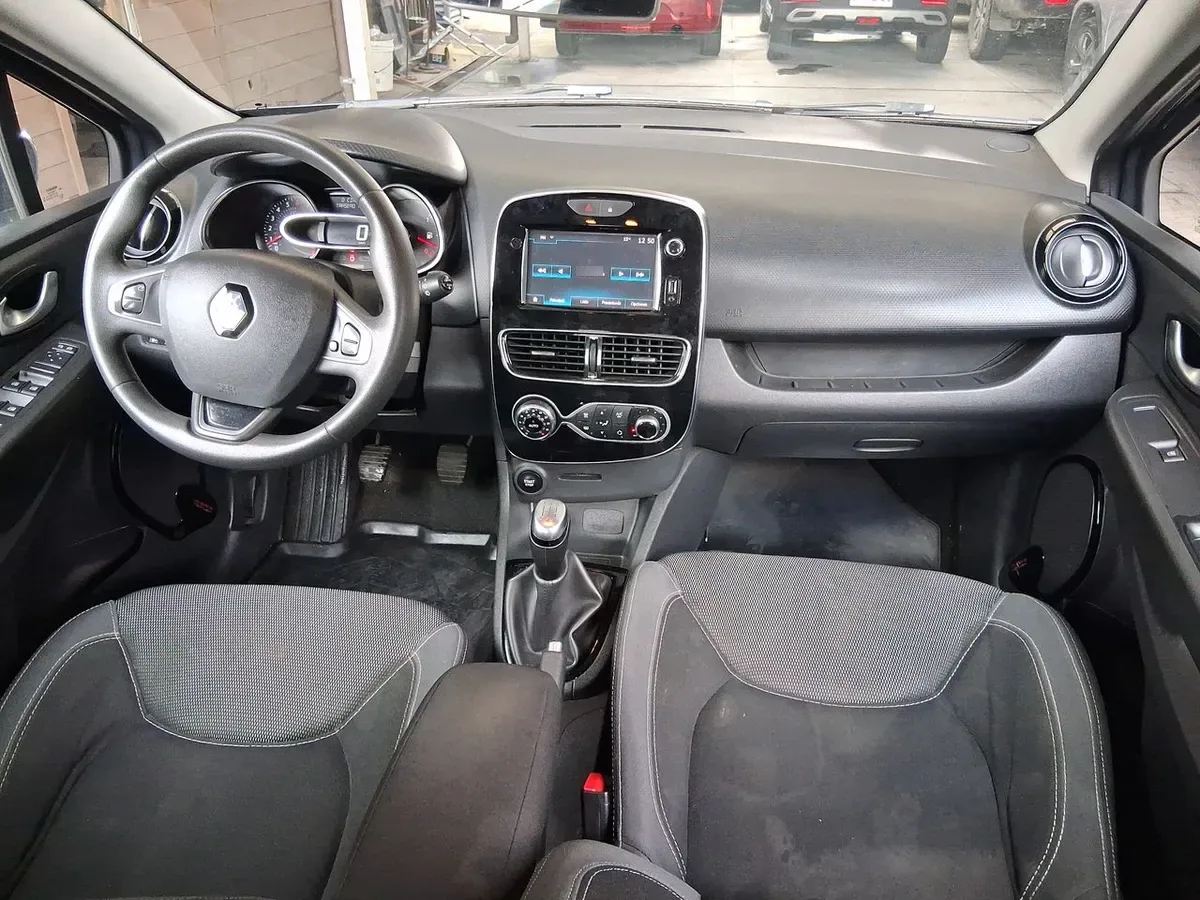 Renault Clio 1.2 Expression 4x2 Hb Mt 5p año 2020