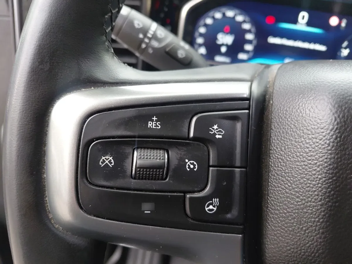 Chevrolet Silverado 5.3 Lt Trail Boss Z71 4x4 At 4p año 2023