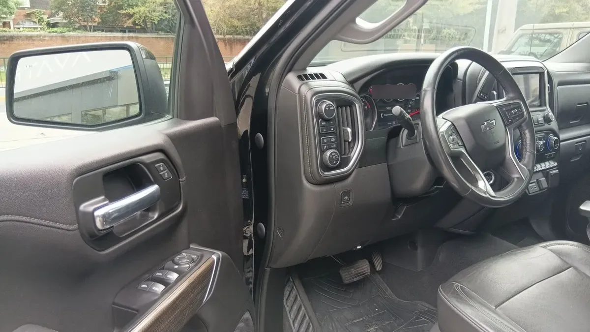 Chevrolet Silverado 5.3 Lt Trailboss Z71 4x4 At 4p año 2021