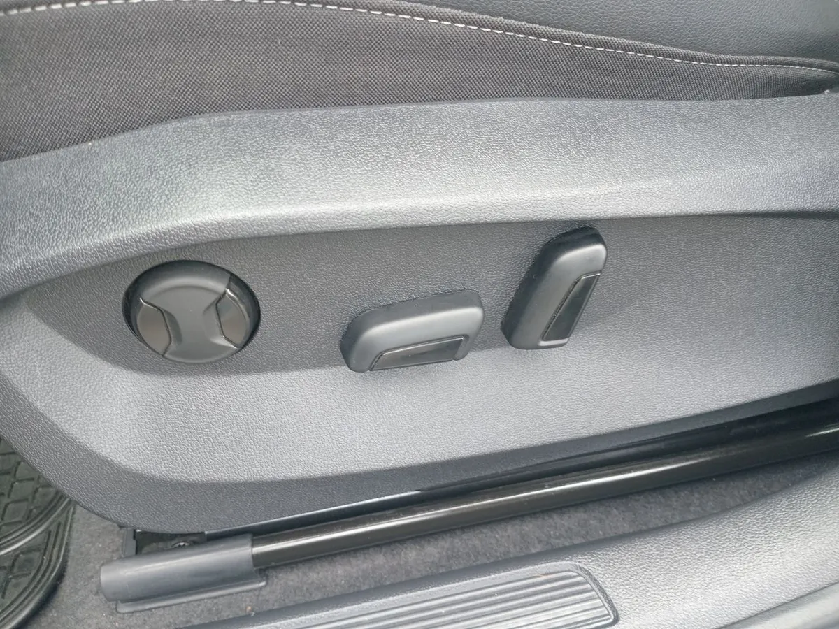 Volkswagen Taos 1.4 Tsi Highline 4x2 At 5p año 2025