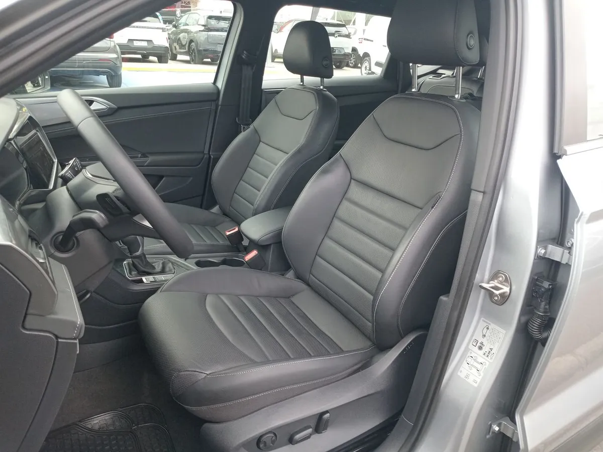Volkswagen Taos 1.4 Tsi Highline 4x2 At 5p año 2025