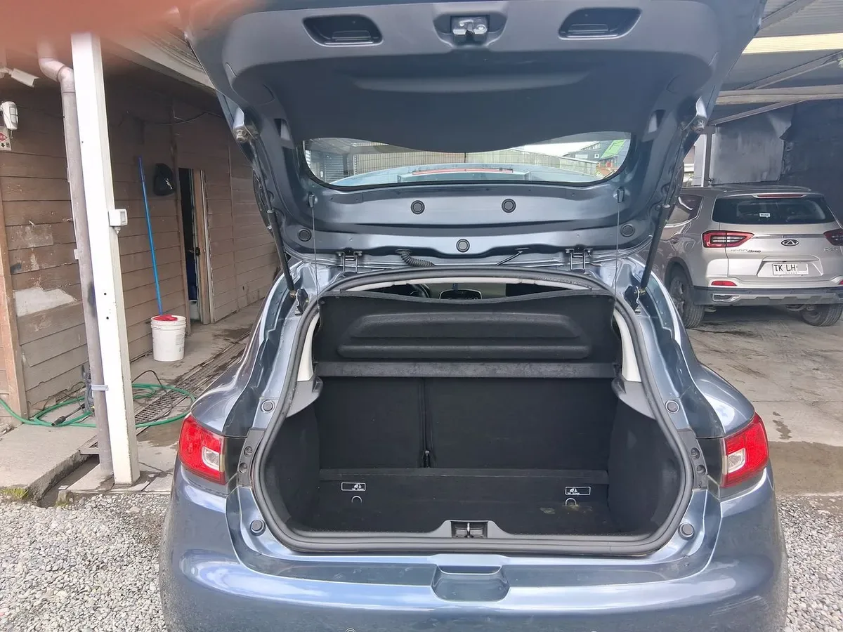 Renault Clio 1.2 Expression 4x2 Hb Mt 5p año 2020