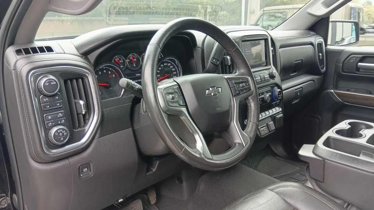 Chevrolet Silverado 5.3 Lt Trailboss Z71 4x4 At 4p año 2021