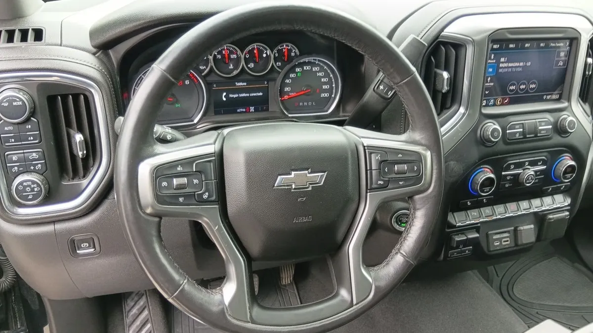 Chevrolet Silverado 5.3 Lt Trailboss Z71 4x4 At 4p año 2021