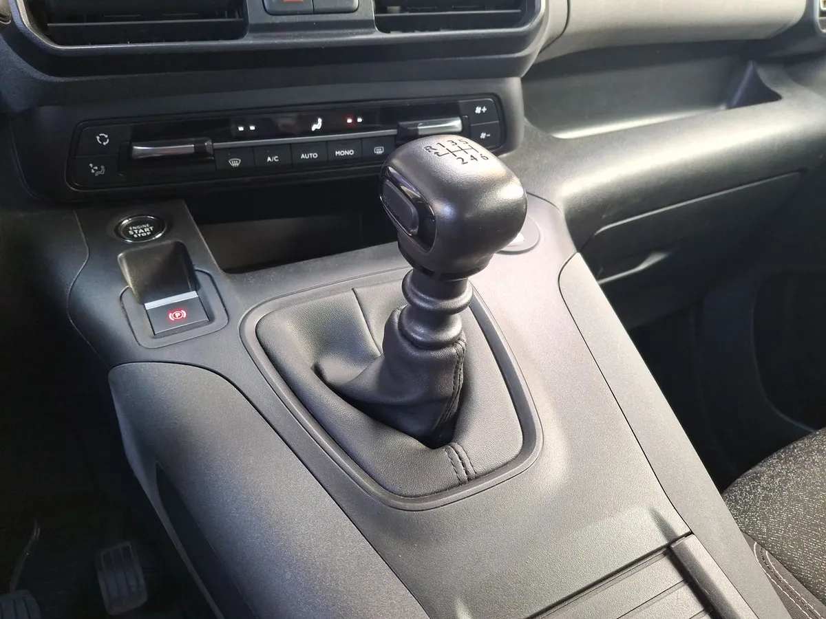 Peugeot Rifter 1.6 Allure Bluehdi Diesel 100hp 4x2 Mt6 5p año 2025