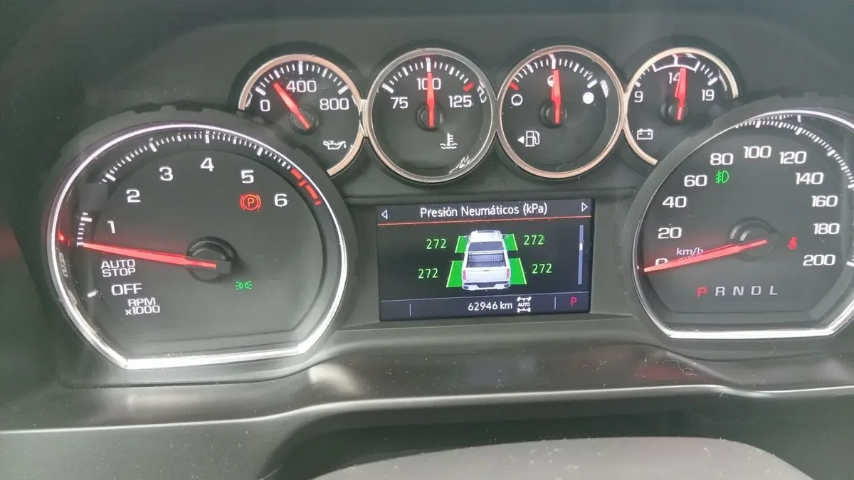 Chevrolet Silverado 5.3 Lt Trailboss Z71 4x4 At 4p año 2021