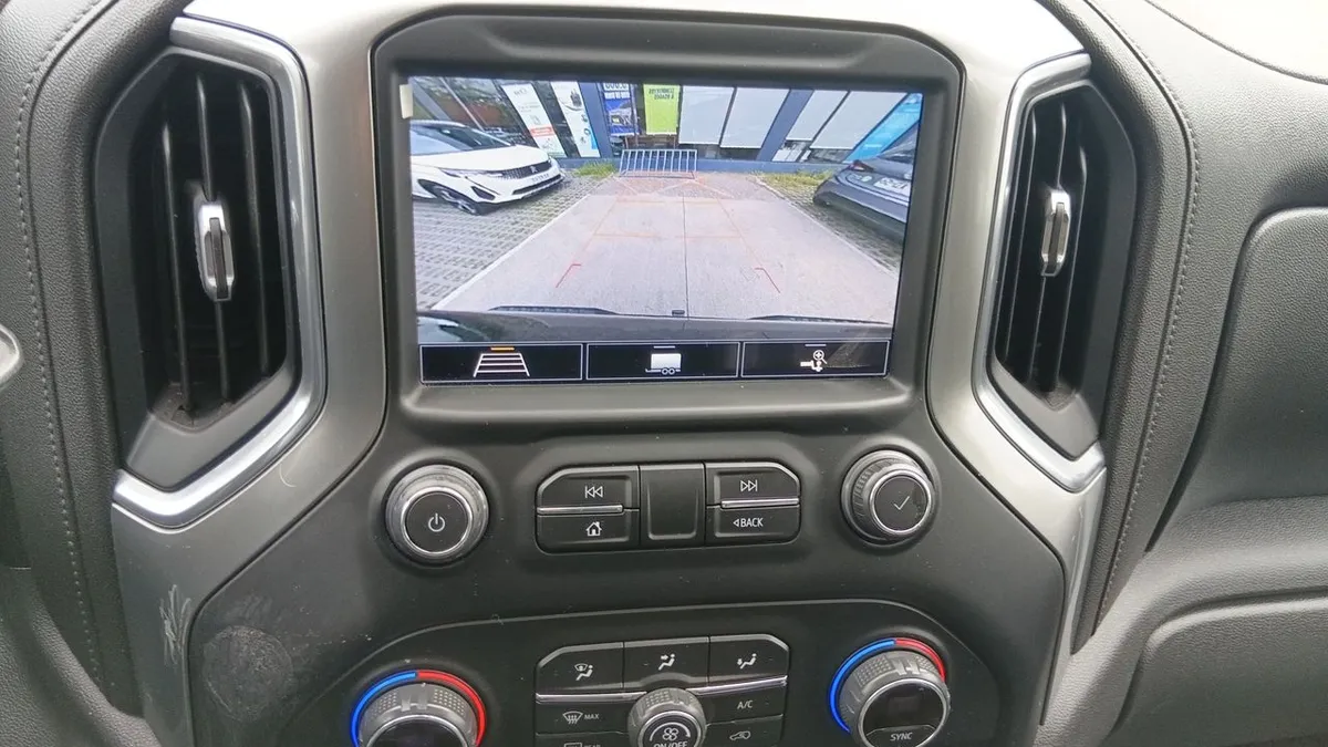 Chevrolet Silverado 5.3 Lt Trailboss Z71 4x4 At 4p año 2021