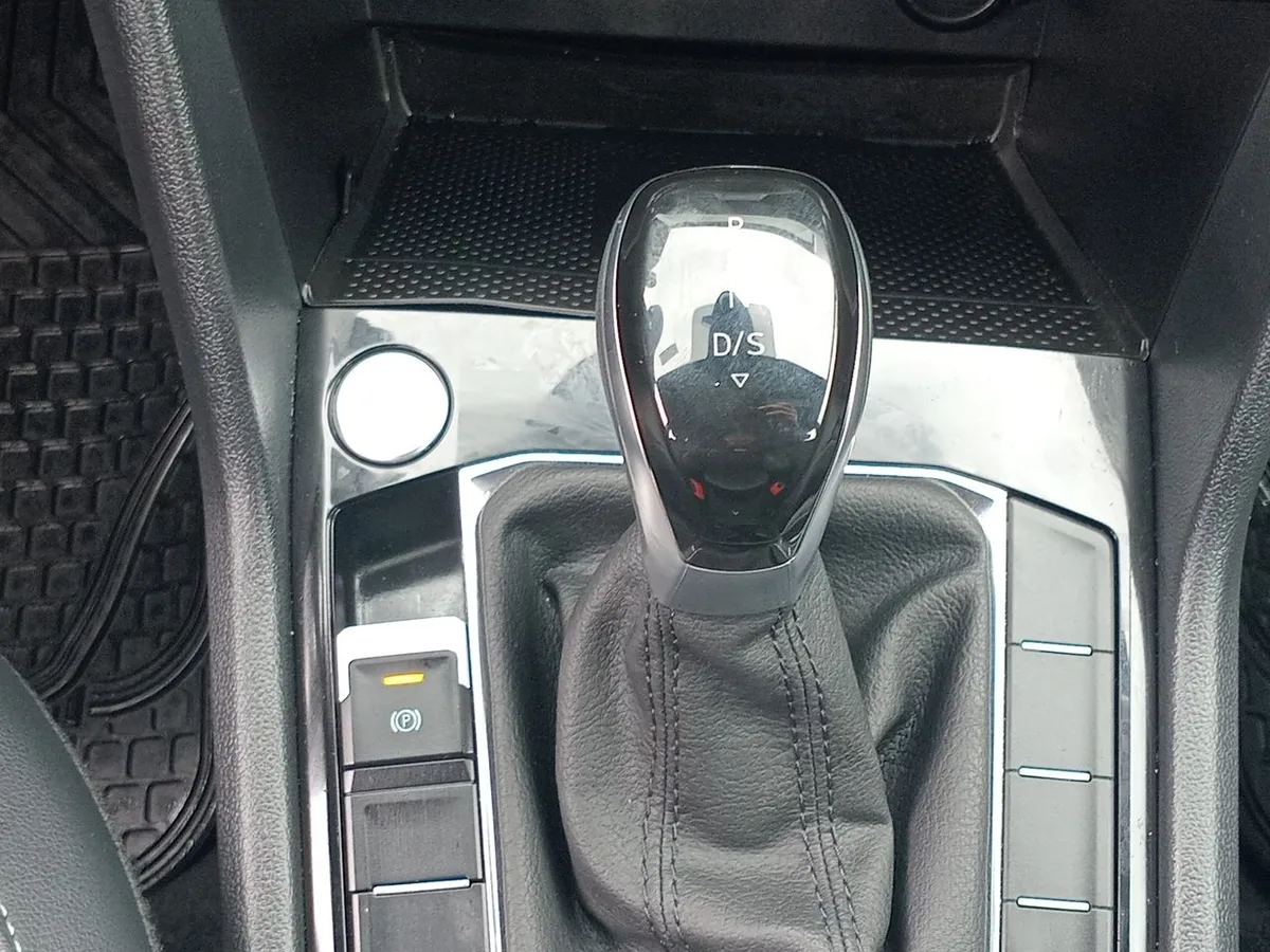 Volkswagen Taos 1.4 Tsi Highline 4x2 At 5p año 2025