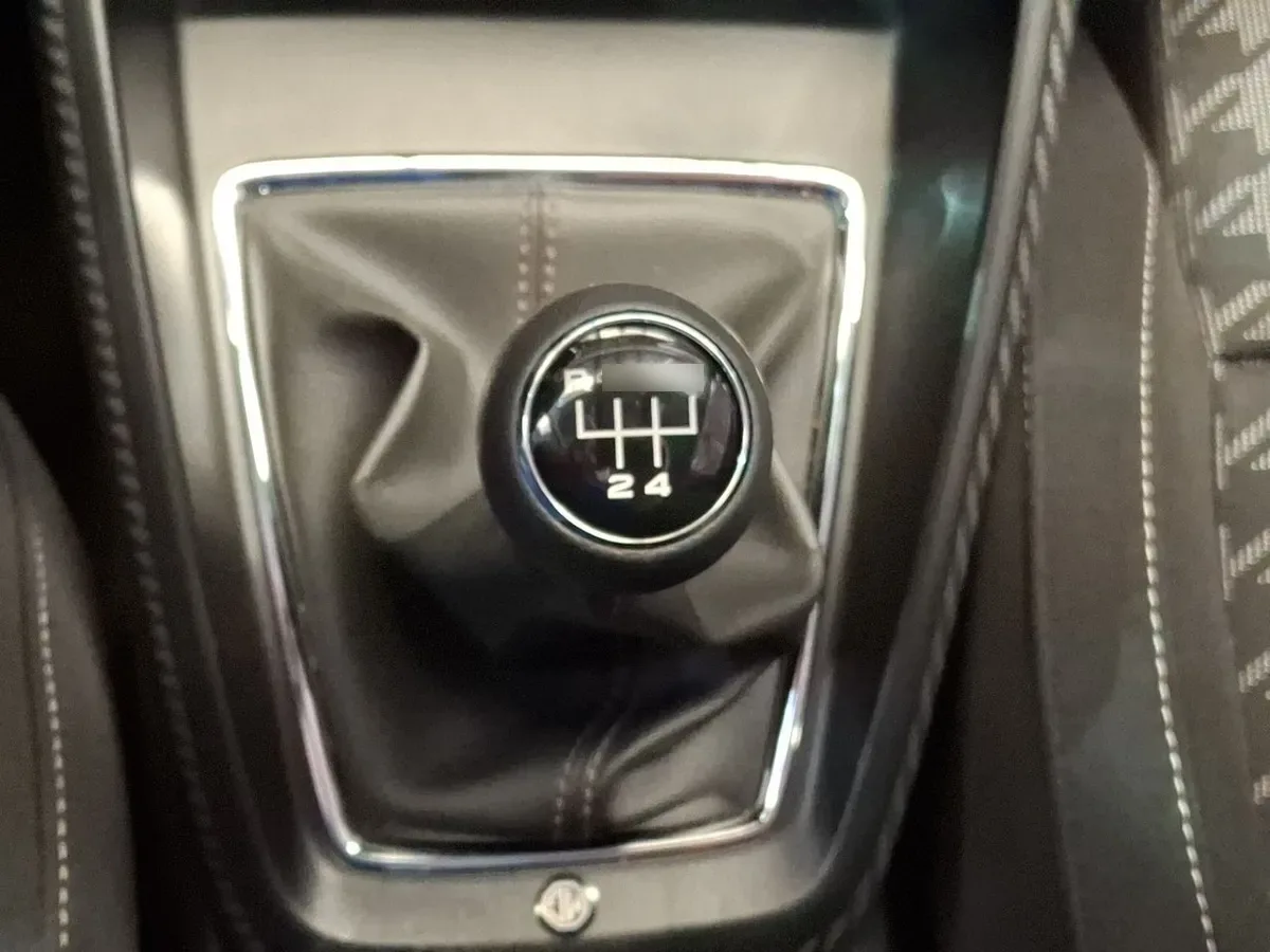 MG Mg Zs 1.5 Std 4x2 Mt 5p año 2023